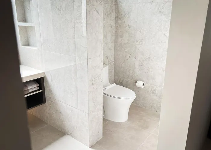 Walk To Cafes & Modern Nova 2 Holiday home