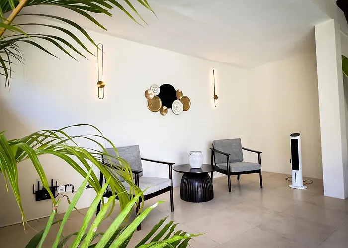 Walk To Cafes & Modern Nova 2 Holiday home *
